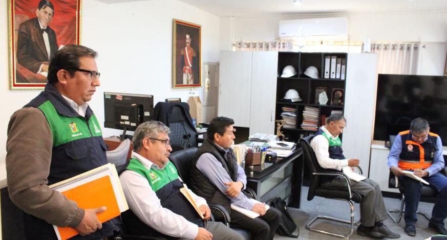 El alcalde provincial John Larry Coayla, al enterarse del Decreto Supremo Nº 072-2023-PCM que permite a las autoridades del nivel regional y municipal, prepararse ante un eventual peligro por lluvias intensas debido al fenómeno de El Niño global que iniciaría a fines de este mes, decidió convocar a los gerentes de la comuna provincial con el objetivo de culminar las coordinaciones para estar preparados.
