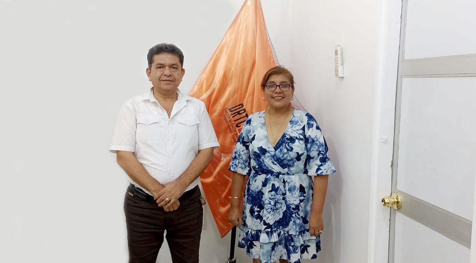 El gerente regional de transportes Arq. Daniel Dervitson Suarez se reunió junto a la prefecta Lic. Sandra del Roció Chumpitaz.
Dicha junta se realizó en las instalaciones de Gerencia Regional de Transporte y comunicaciones, la cual tuvo como objetivo reforzar el lazo entre la institución y la prefecta regional, cabe precisar que la autoridad manifestó que siempre visitara nuestra institución felicitando el gran trabajo de todos