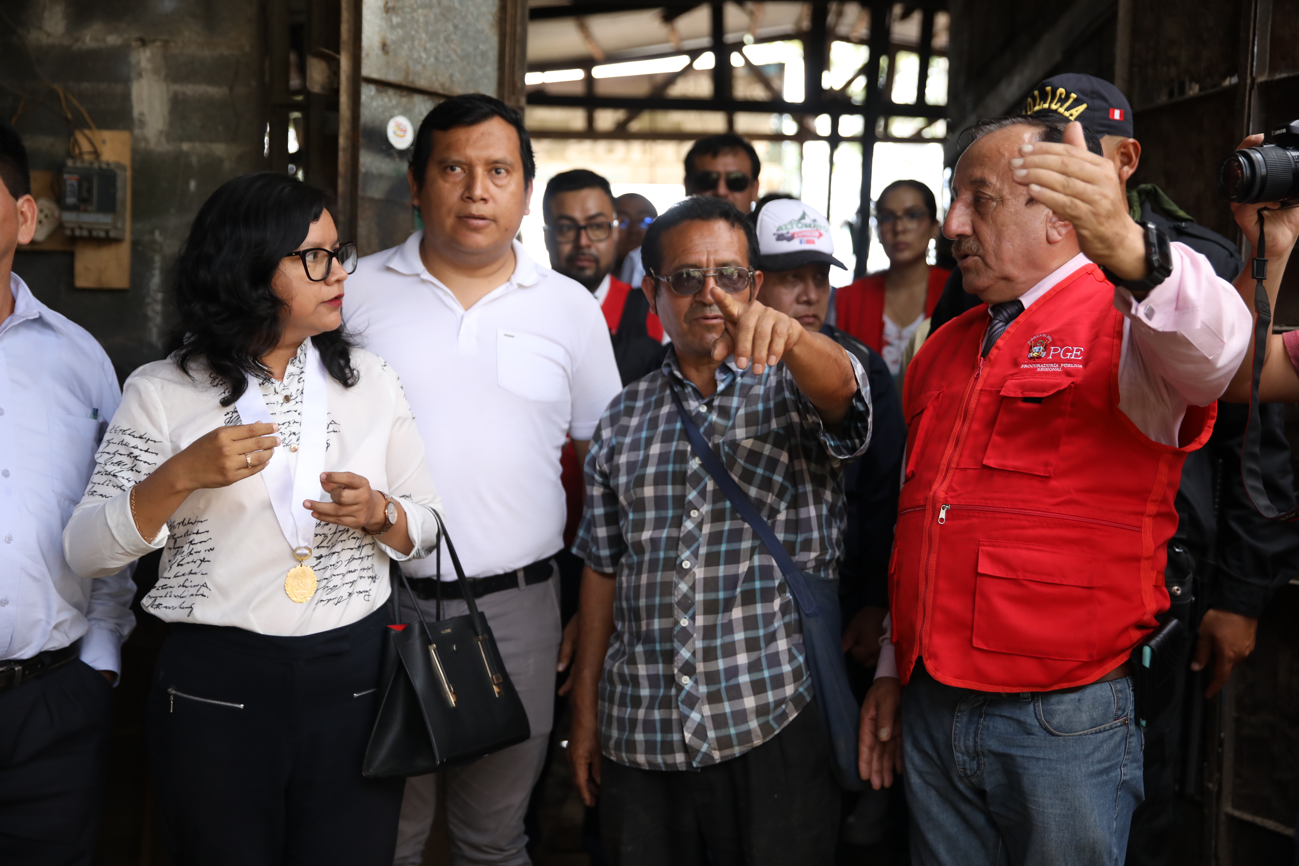 Gore logra recuperra terreno
