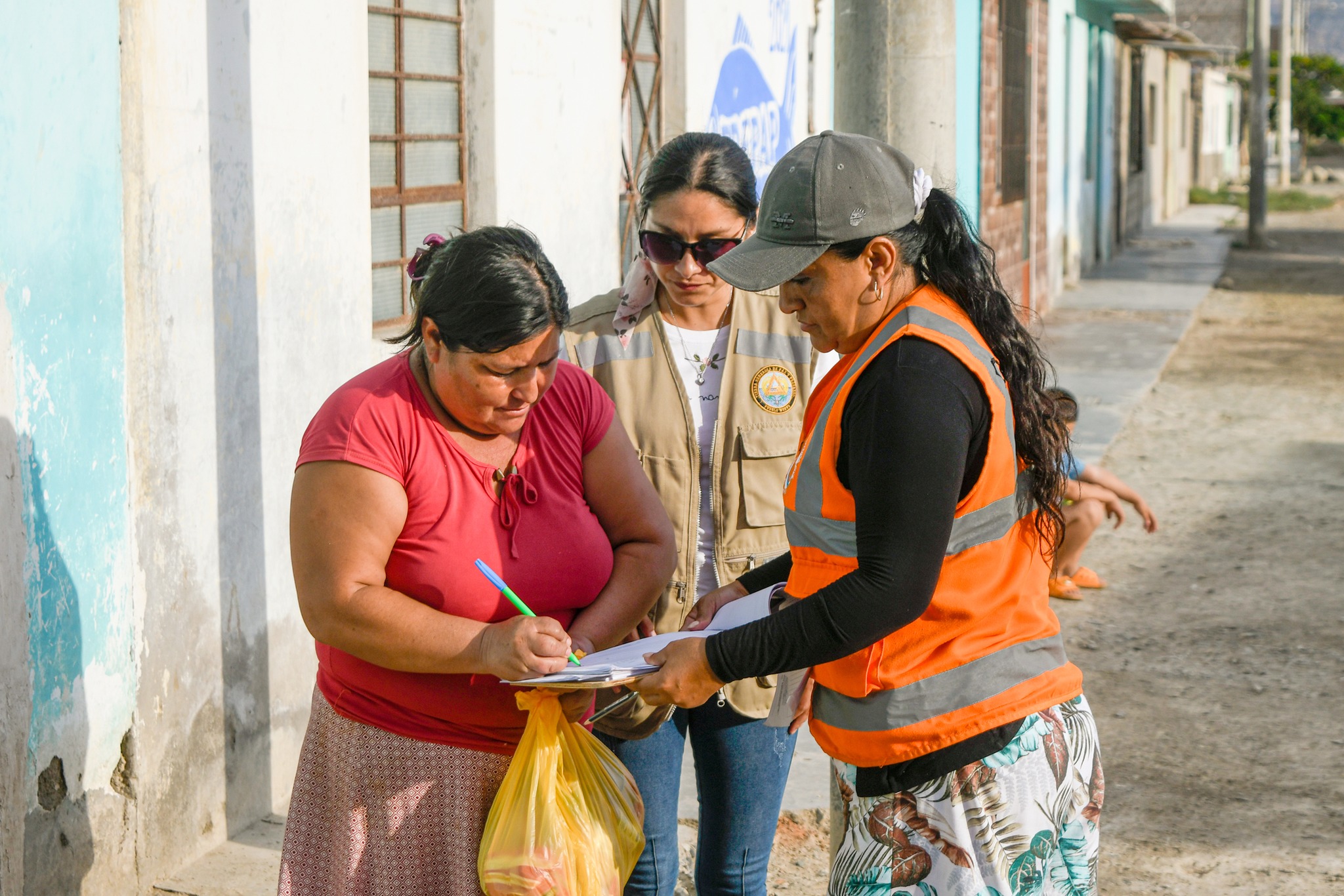 ayuda humanitaria a los hogares afectados por el fenómeno climático