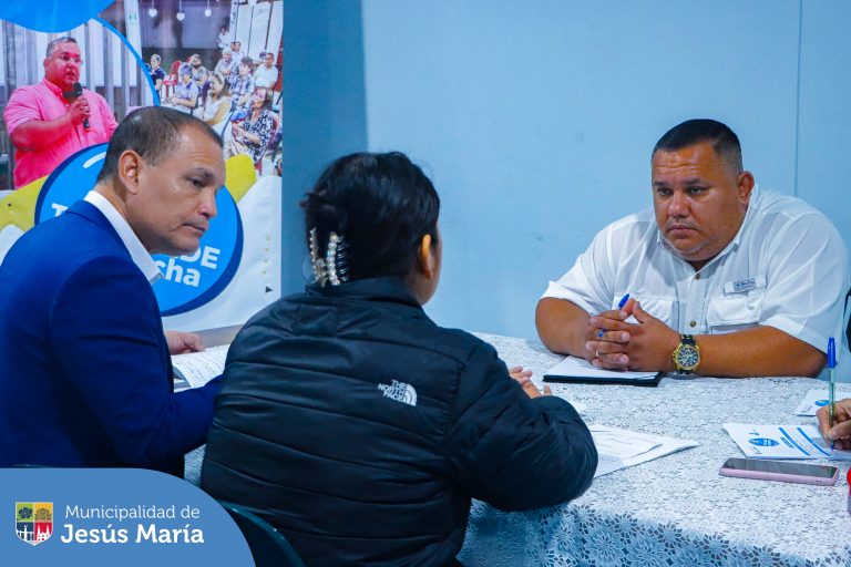 Son características de nuestra gestión 🙌. Por eso no te pierdas nuestras audiencias vecinales que se realizan cada 15 días porque en Jesús María ¡𝑻𝒖 𝒂𝒍𝒄𝒂𝒍𝒅𝒆 𝒕𝒆 𝒆𝒔𝒄𝒖𝒄𝒉𝒂! 🧏🏽♂️