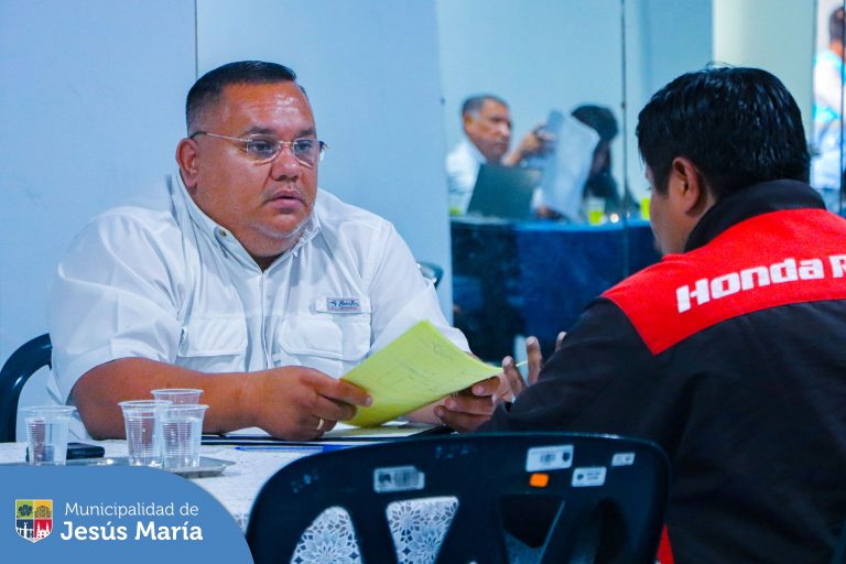 Son características de nuestra gestión 🙌. Por eso no te pierdas nuestras audiencias vecinales que se realizan cada 15 días porque en Jesús María ¡𝑻𝒖 𝒂𝒍𝒄𝒂𝒍𝒅𝒆 𝒕𝒆 𝒆𝒔𝒄𝒖𝒄𝒉𝒂! 🧏🏽♂️