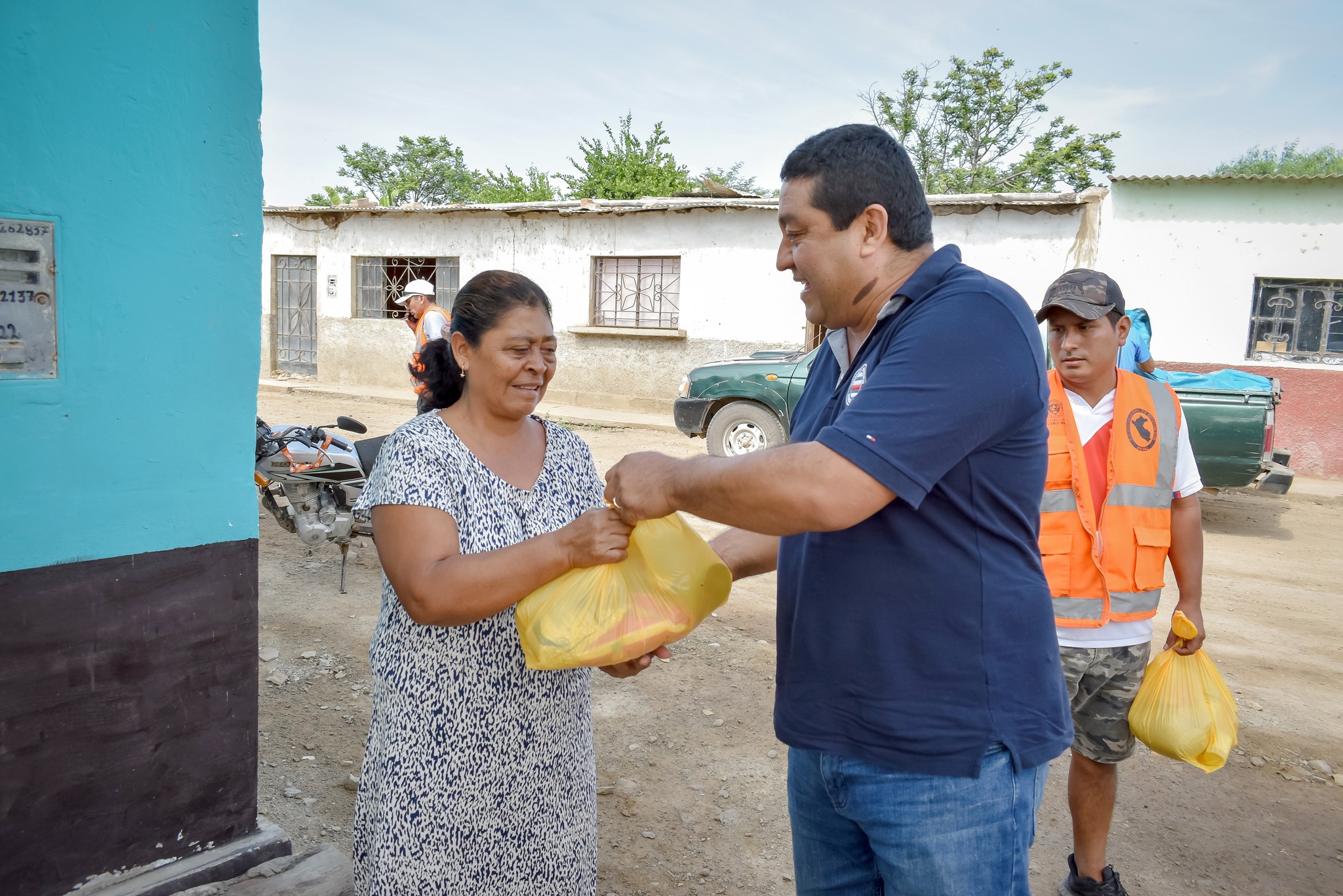 Entrega De Bolsas De Víveres