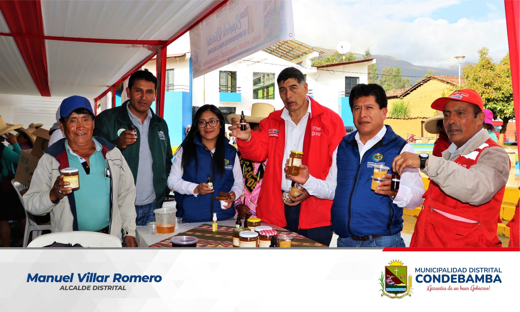 🔵Las ferias organizadas por el proyecto Haku Wiñay promueven la articulación y la sostenibilidad de los pequeños negocios al abrir y ofrecer espacios de intercambio comercial, así como acceso a mercados distritales y provinciales, lo cual favorece el desarrollo de las iniciativas económicas de familias que luchan contra la pobreza y se esfuerzan por mejores oportunidades para sus hogares.