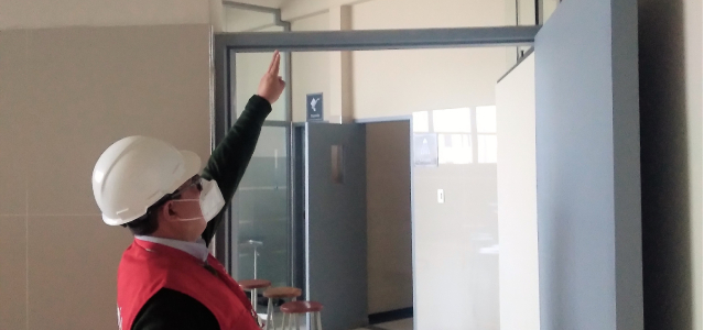 La Contraloría General alertó que las deficiencias que presentan los acabados de la obra de remodelación de seis laboratorios de especialidad de la Escuela Académico Profesional de Medicina Humana de la Facultad de Ciencias de la Salud en la Universidad Nacional Jorge Basadre Grohmann, demandarán más gastos de mantenimiento, a pesar de que la obra fue entregada en octubre del 2022 y tiene previsto beneficiar a más de 200 estudiantes universitarios.