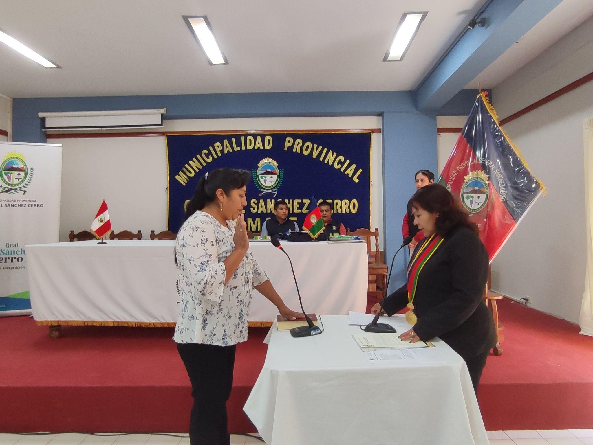 La alcaldesa provincial Flérida Mary Meza Ramos juramentó a los nuevos agentes municipales