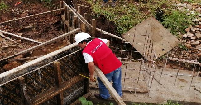 La Contraloría General alertó riesgos que pueden afectar el periodo de duración de la obra mejoramiento y ampliación del servicio de agua potable y saneamiento de las localidades de la Palma, Yanayacu Alto y Yanayacu Bajo, del distrito de Yauyucan, en la provincia de Santa Cruz. Dicho proyecto lo ejecuta la Municipalidad distrital de Yauyucan con un presupuesto de S/ 9 460 242 y beneficiará a 912 ciudadanos.