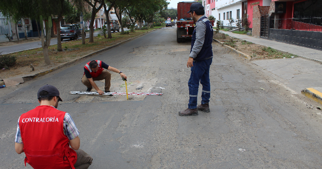 La Contraloría General alertó a la Municipalidad Provincial de Trujillo (MPT) sobre el actual estado situacional de la infraestructura vial del distrito, cuya falta de mantenimiento viene ocasionando su deterioro prematuro; situación que eleva el riesgo que quede inservible y que el costo de inversión para su reposición o mantenimiento aumente.
