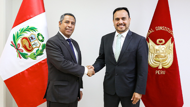 Presidente del TC Francisco Morales Saravia recibe en visita oficial al jefe de la oficina de Normalización Previsional (ONP), Victorhugo Montoya Chávez.