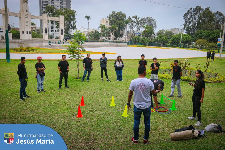 Aprenderás valiosas técnicas y consejos para criar a tu engreído de manera responsable y fomentar una convivencia armoniosa en el distrito. 🐶