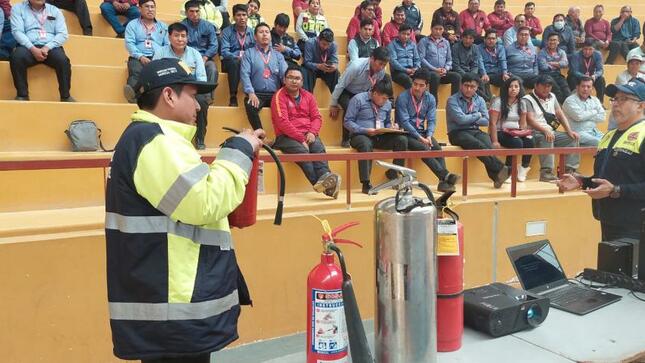 La Gerencia de Desarrollo urbano a través de la Subgerencia de Transportes de la Municipalidad Provincial Mariscal Nieto y el equipo RAPID LA, realizaron con éxito el Taller "Clases de fuego del vehículo y el uso de extintores".