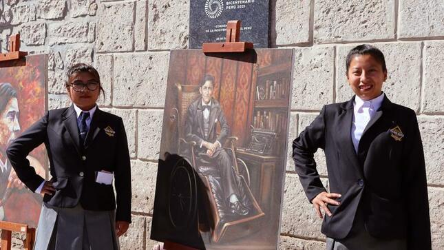 De esta manera se vive la exposición de pinturas del reconocido escritor José Carlos Mariátegui en el "Museo Mariátegui", ubicado en la Plaza de Armas de lunes a sábado de 8am a 12pm y de 1pm a 4pm, ingreso gratuito.