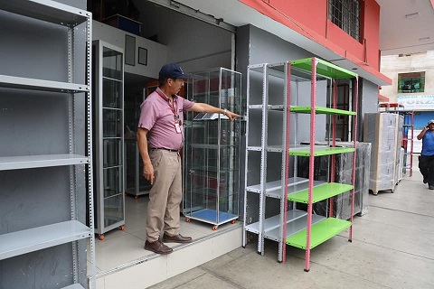 Locales de av. Los Incas que exhiben mercadería en las veredas fueron notificados por la MPT.
