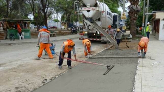 Pistas y veredas en urbanización Miraflores registran avance de 82 por ciento