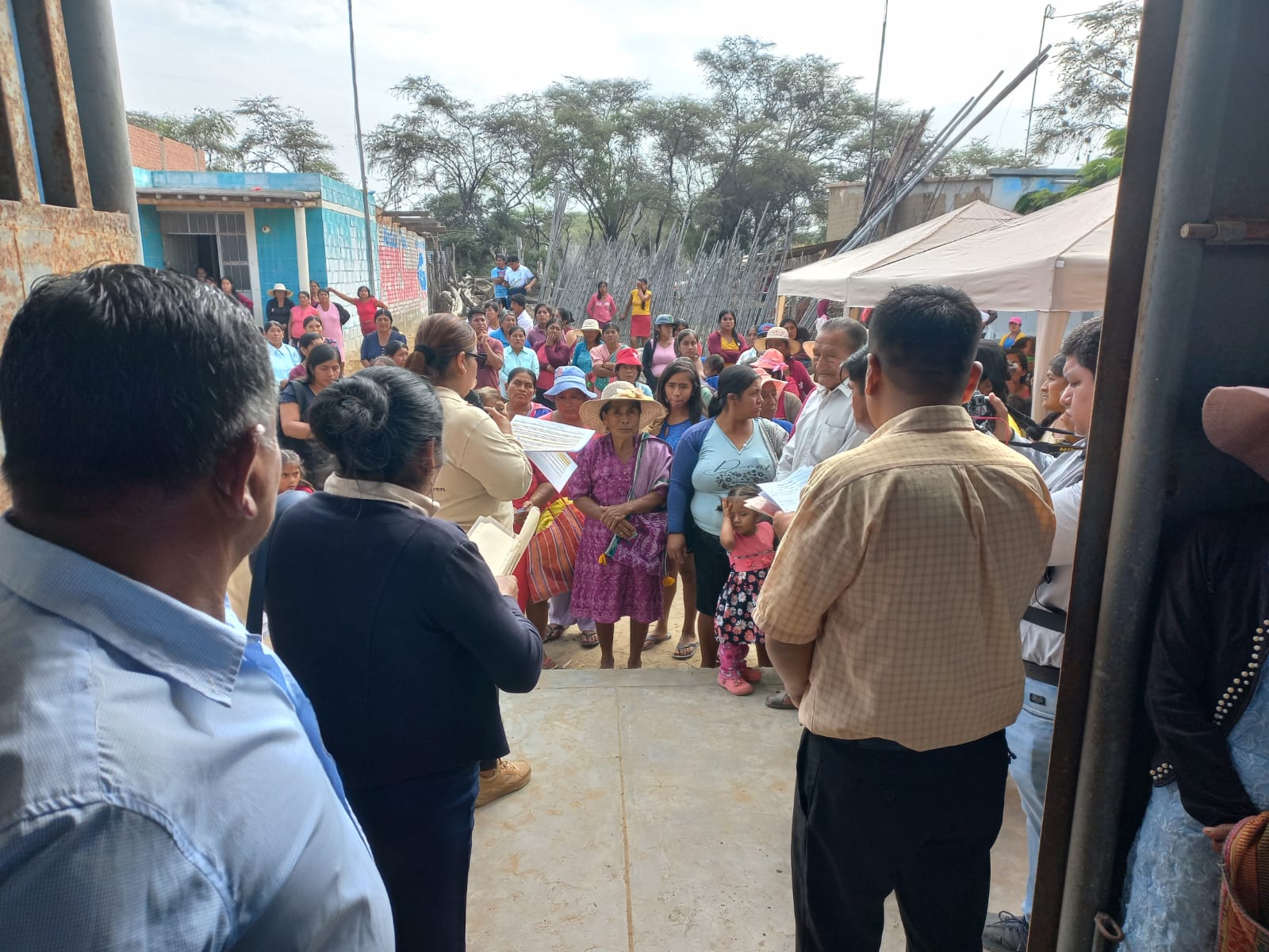 Entregan kits a familias de Caracucho y Huaca de Barro.