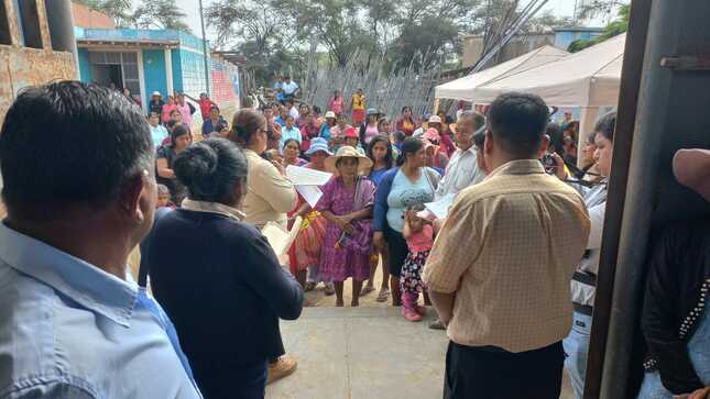 Entregan kits a familias de Caracucho y Huaca de Barro.