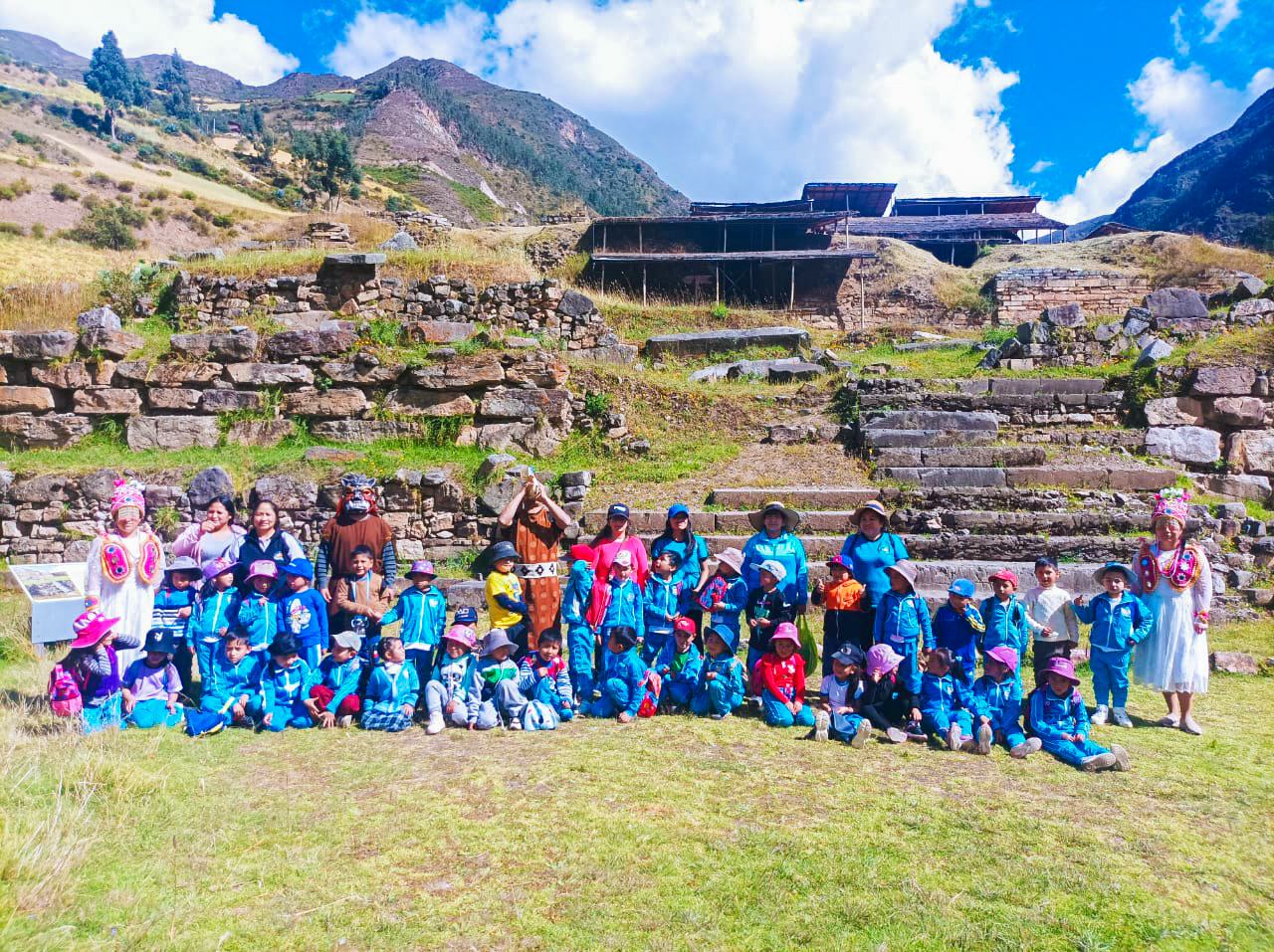𝗘𝗦𝗧𝗨𝗗𝗜𝗔𝗡𝗧𝗘𝗦 𝗗𝗘 𝗟𝗔 𝗜.𝗘 𝗜𝗡𝗜𝗖𝗜𝗔𝗟 𝗡°𝟭𝟮𝟰 𝗗𝗘𝗟 𝗗𝗜𝗦𝗧𝗥𝗜𝗧𝗢 𝗗𝗘 𝗖𝗛𝗔𝗩Í𝗡 𝗗𝗘 𝗛𝗨Á𝗡𝗧𝗔𝗥 𝗩𝗜𝗦𝗜𝗧𝗔𝗡 𝗘𝗟 𝗠𝗢𝗡𝗨𝗠𝗘𝗡𝗧𝗢 𝗔𝗥𝗤𝗨𝗘𝗢𝗟Ó𝗚𝗜𝗖𝗢