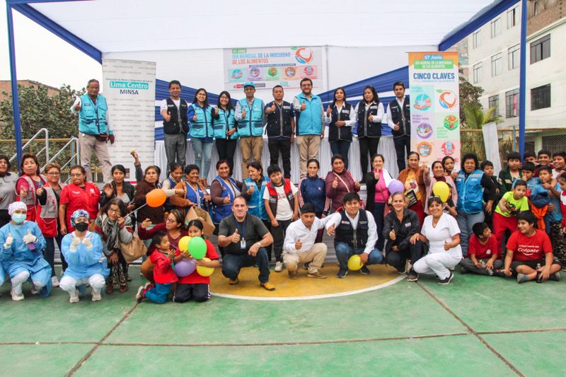 Foto 1 de Vecinos de San Juan de Lurigancho participan en campaña por el Día de la Inocuidad Alimentaria