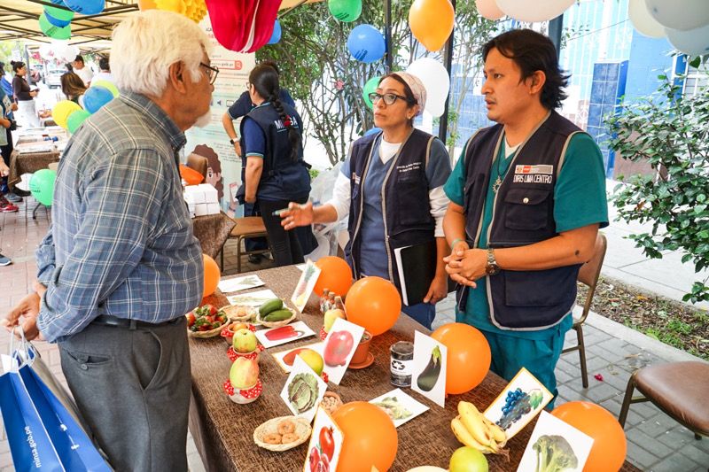 Foto2 de Vecinos de San Juan de Lurigancho participan en campaña por el Día de la Inocuidad Alimentaria