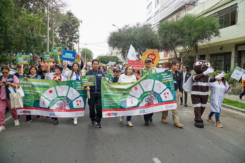 Foto 1 de Diris Lima Centro y Municipalidad de Lince realizan gran pasacalle por la prevención del dengue