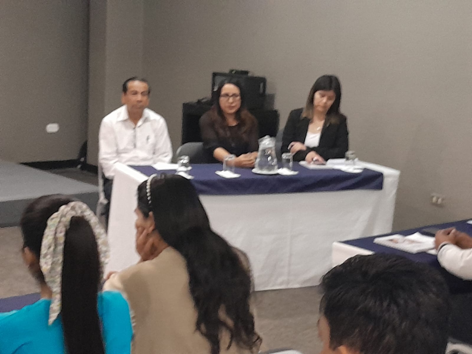 Capacitan a Personal de Salud de los establecimientos del primer y segundo nivel de atención en prevención y control de infecciones.