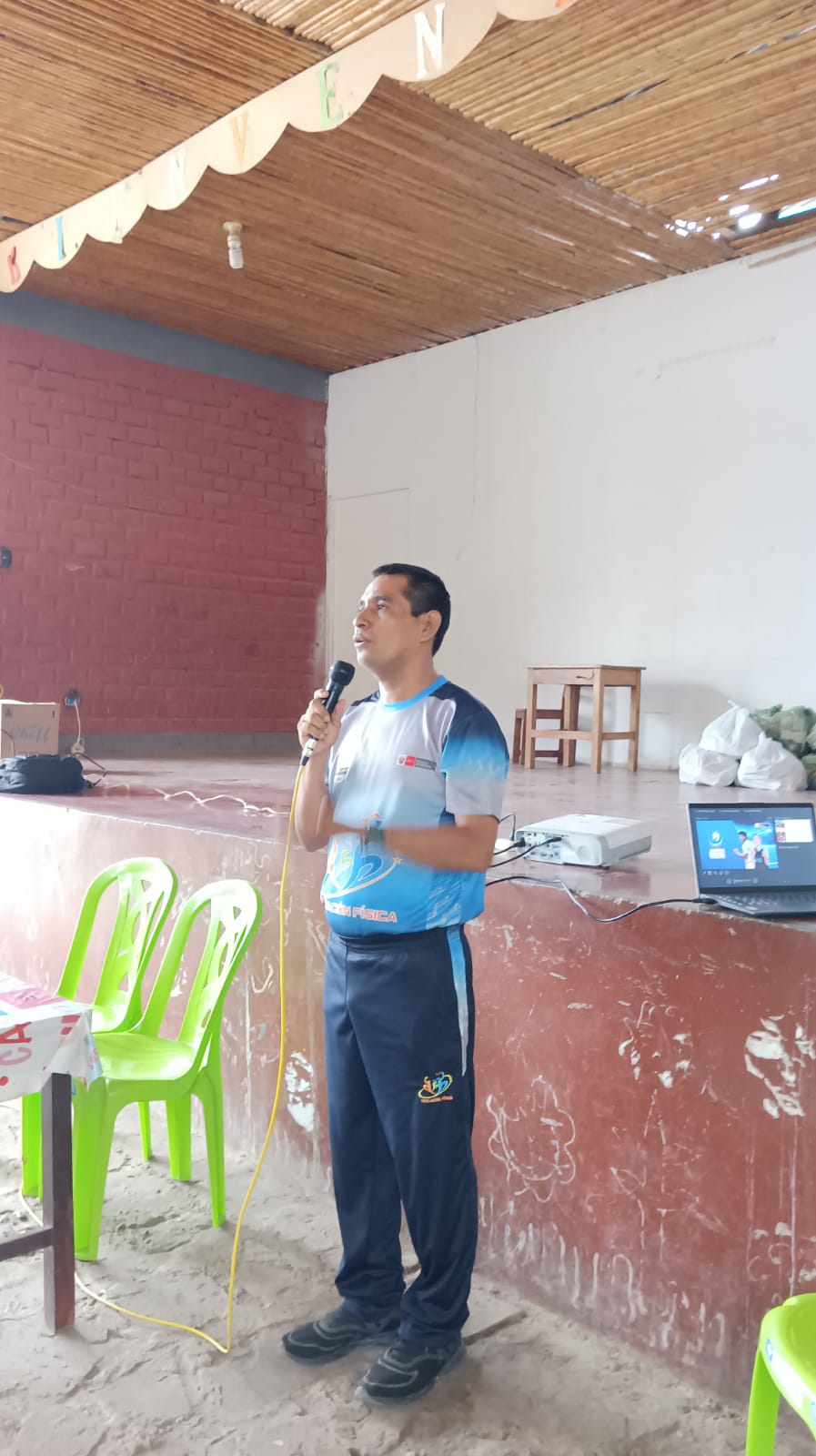 Especialista explicando sobre los JDEPD 2023.