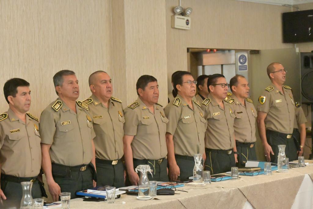 Policías se capacitan para mejorar intervención en mantenimiento del orden público