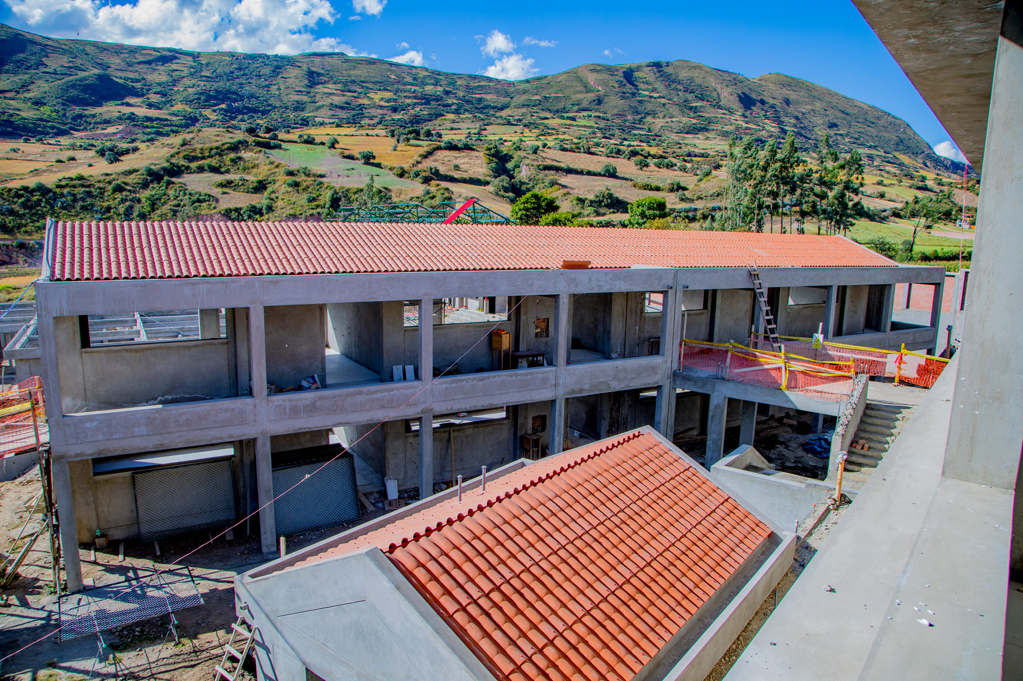 Continúa a paso firme ejecución de nuevo instituto de educación superior tecnológico de Curahuasi que genera puestos de trabajo a la población