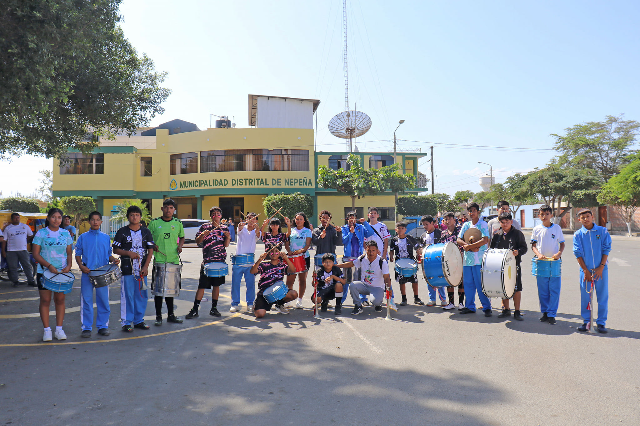 Profesor Municipal apoya colegios públicos