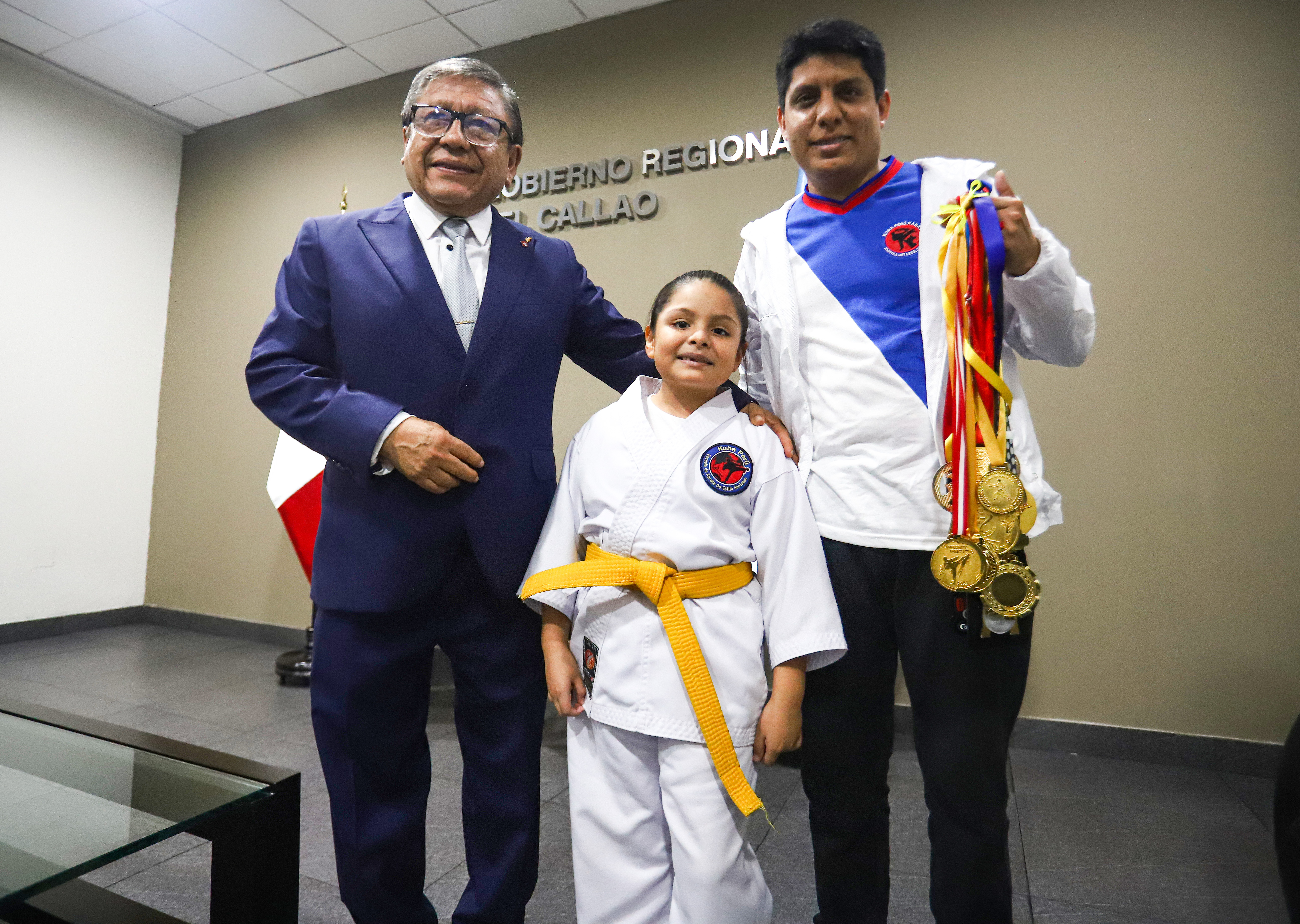 Gobernador del Callao brinda su apoyo a niña karateca que representará al Perú en los EE. UU.