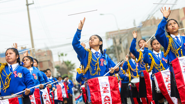 Día de la Bandera: Gran Desfile Cívico Escolar reunió a 729 estudiantes de SJL