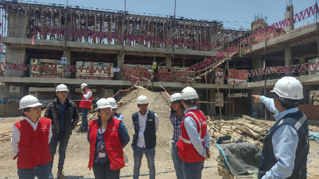 La Contraloría General alertó nuevos retrasos en la construcción del colegio Mater Admirabilis, debido a que la Municipalidad Distrital de José Leonardo Ortiz, en la provincia de Chiclayo, aún no termina los trámites necesarios para acelerar el inicio de los trabajos faltantes, tras la resolución del contrato de ejecución de la obra de recuperación de la infraestructura escolar.