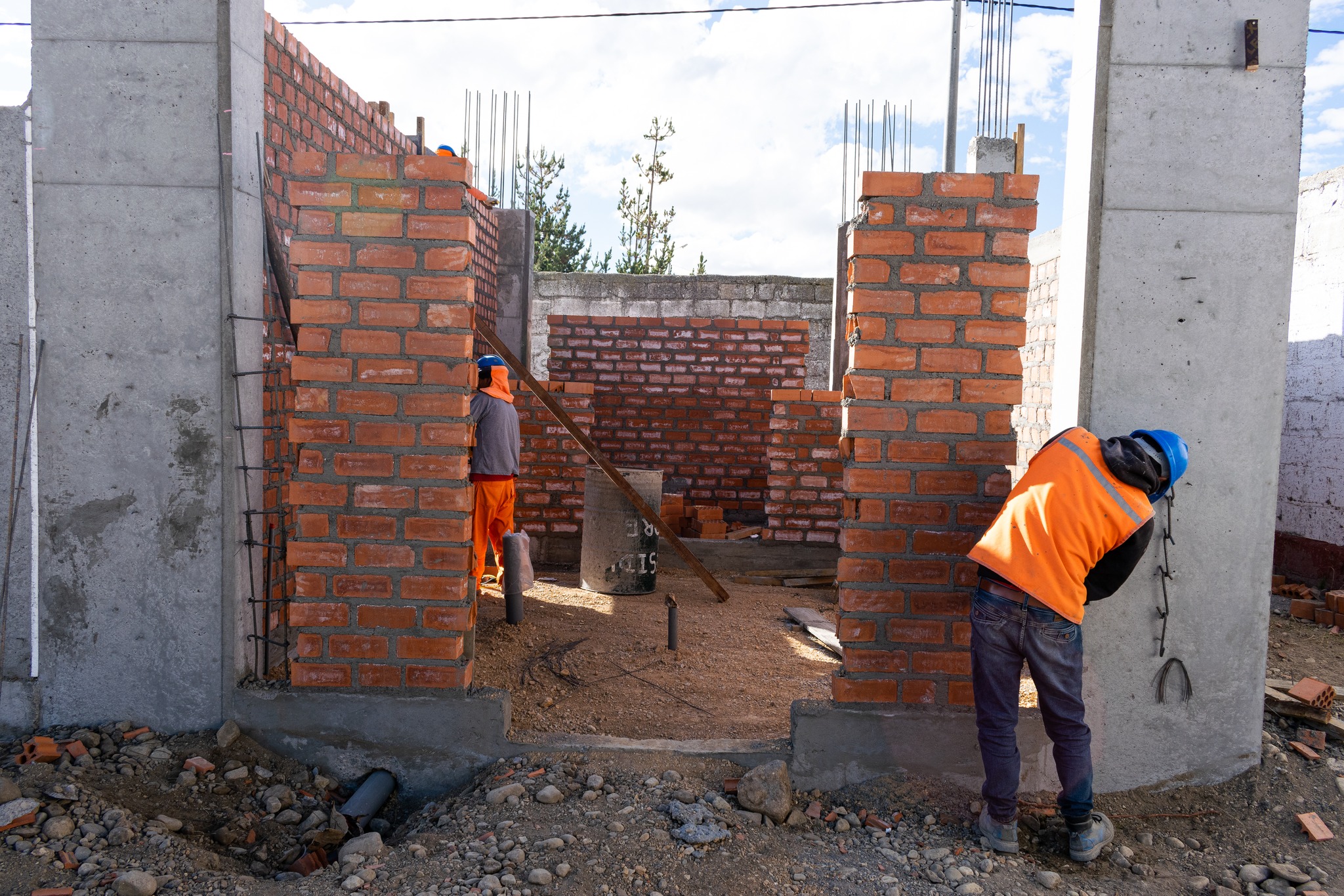 Avances destacados en proyecto educativo en I.E. "La Victoria de Junín": construcción del comedor estudiantil supera el 50%, entrega anticipada el 20 de junio.