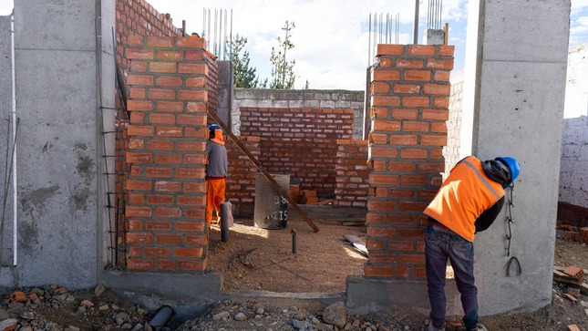 Avances destacados en proyecto educativo en I.E. "La Victoria de Junín": construcción del comedor estudiantil supera el 50%, entrega anticipada el 20 de junio.