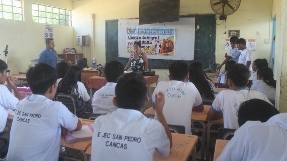 Alumnos de secundaria aprenden a preparar el  rico “Juane” con saberes productivos