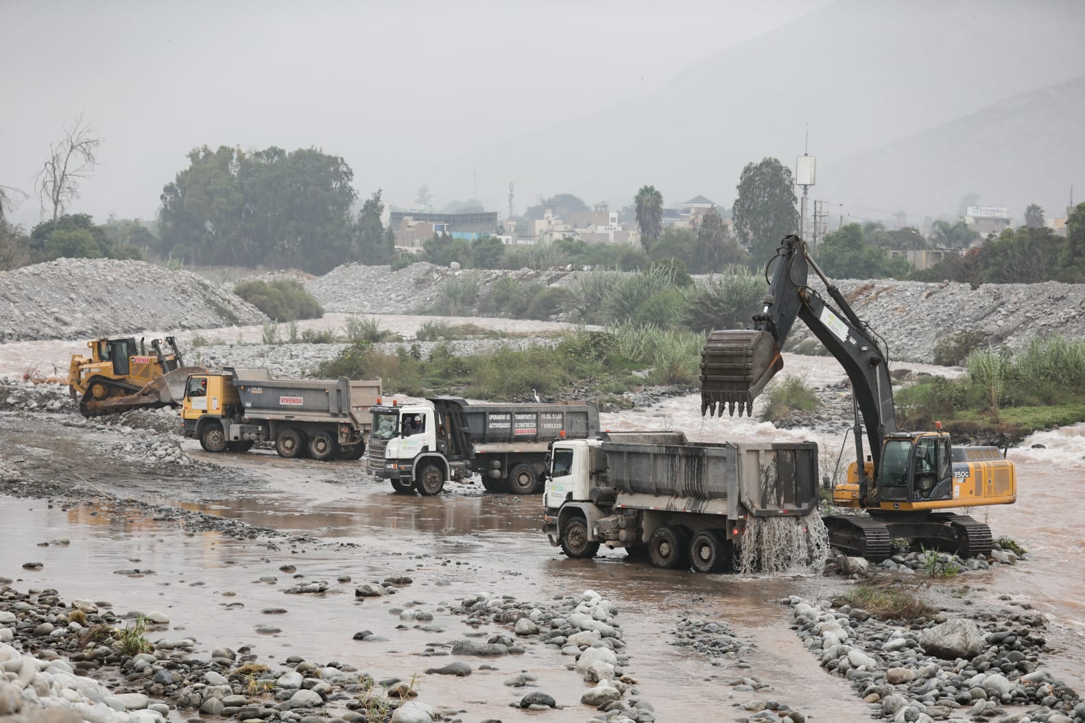 Ante El Niño global, Ministerio de Vivienda realiza trabajos de limpieza y descolmatación en cauce del río Rímac