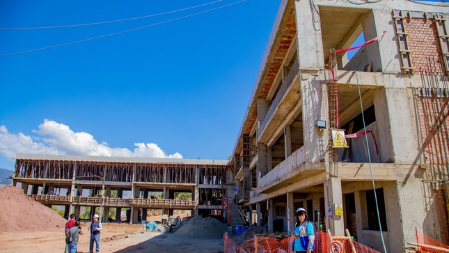 Gore Apurímac intensifica trabajos de construcción de I.E. el Carmelo de Abancay para acortar brechas en infraestructuras escolares