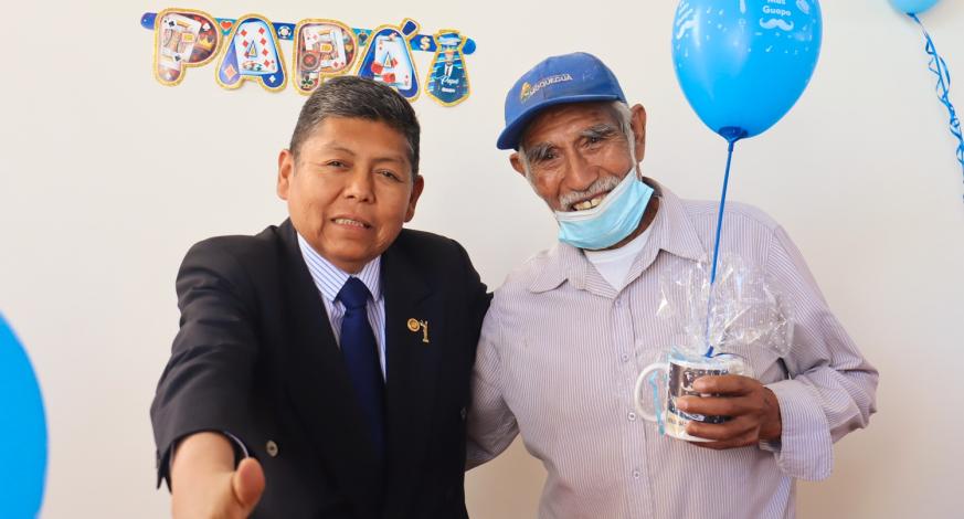 En un gesto de desprendimiento pensando en los más necesitados, el alcalde provincial de Mariscal Nieto, John Larry Coayla entregó esta tarde un considerable apoyo a la Sociedad de la Beneficencia Pública.