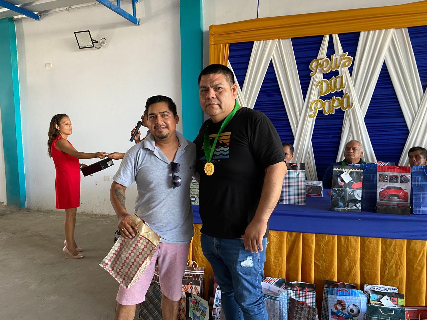 MUNICIPALIDAD DE SULLANA RINDIÓ HOMENAJE A PAPÁS MUNICIPALES