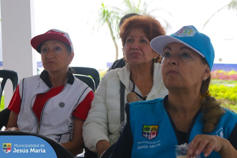 ⭐ En el marco de las celebraciones por el Día Mundial de Toma de Conciencia del Abuso y Maltrato en la Vejez, engreímos a nuestros adultos mayores del CIAM con una función especial de cine 🎦.