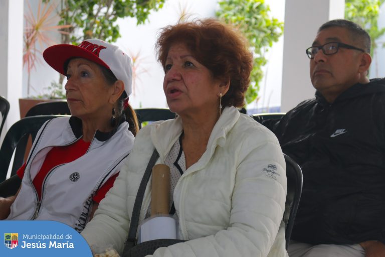 ⭐ En el marco de las celebraciones por el Día Mundial de Toma de Conciencia del Abuso y Maltrato en la Vejez, engreímos a nuestros adultos mayores del CIAM con una función especial de cine 🎦.
