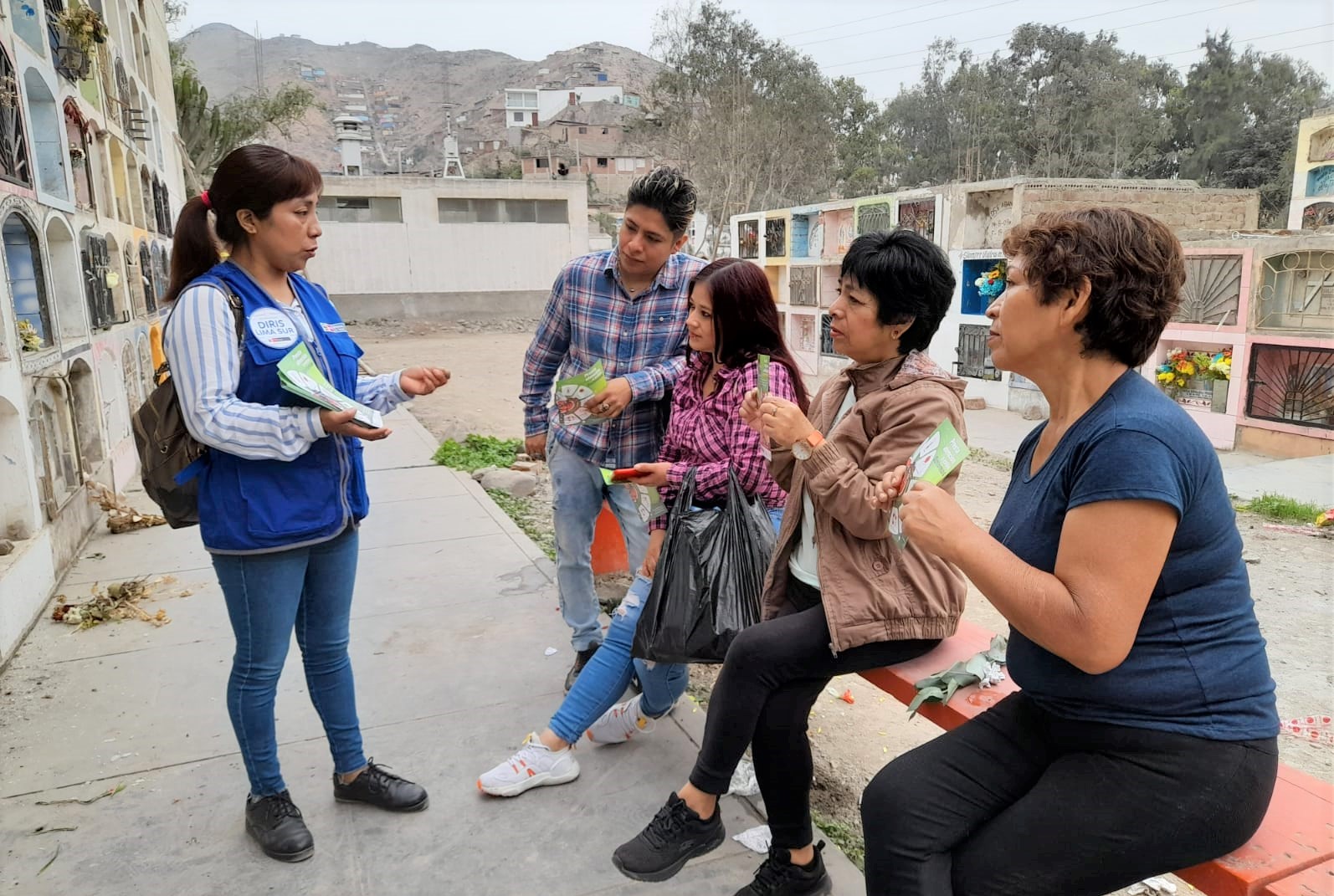 Diris Lima Sur interviene cementerio más grande de Latinoamérica para eliminar criaderos de zancudos del dengue