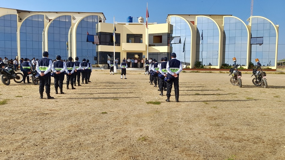 Serenazgo de Canoas de Punta Sal luce nuevo uniforme