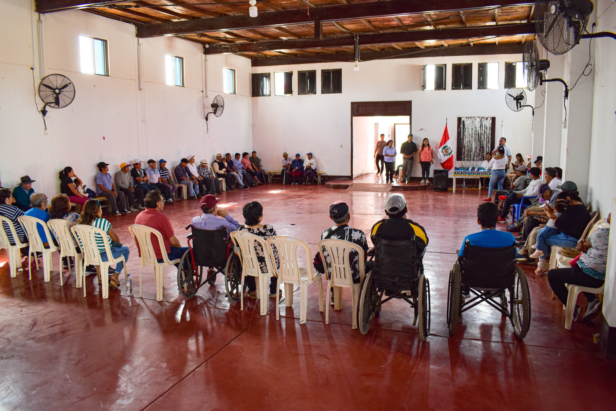 Padres De Familia OMAPED - Pativilca Reciben Emotivo Homenaje