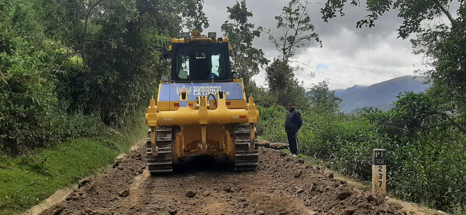 Gore La Libertad ya avanzó con el mantenimiento de 125 km de caminos en Pataz