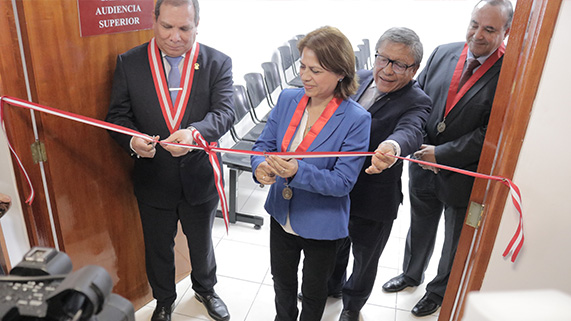 Corte de cinta del nuevo ambiente judicial del Callao