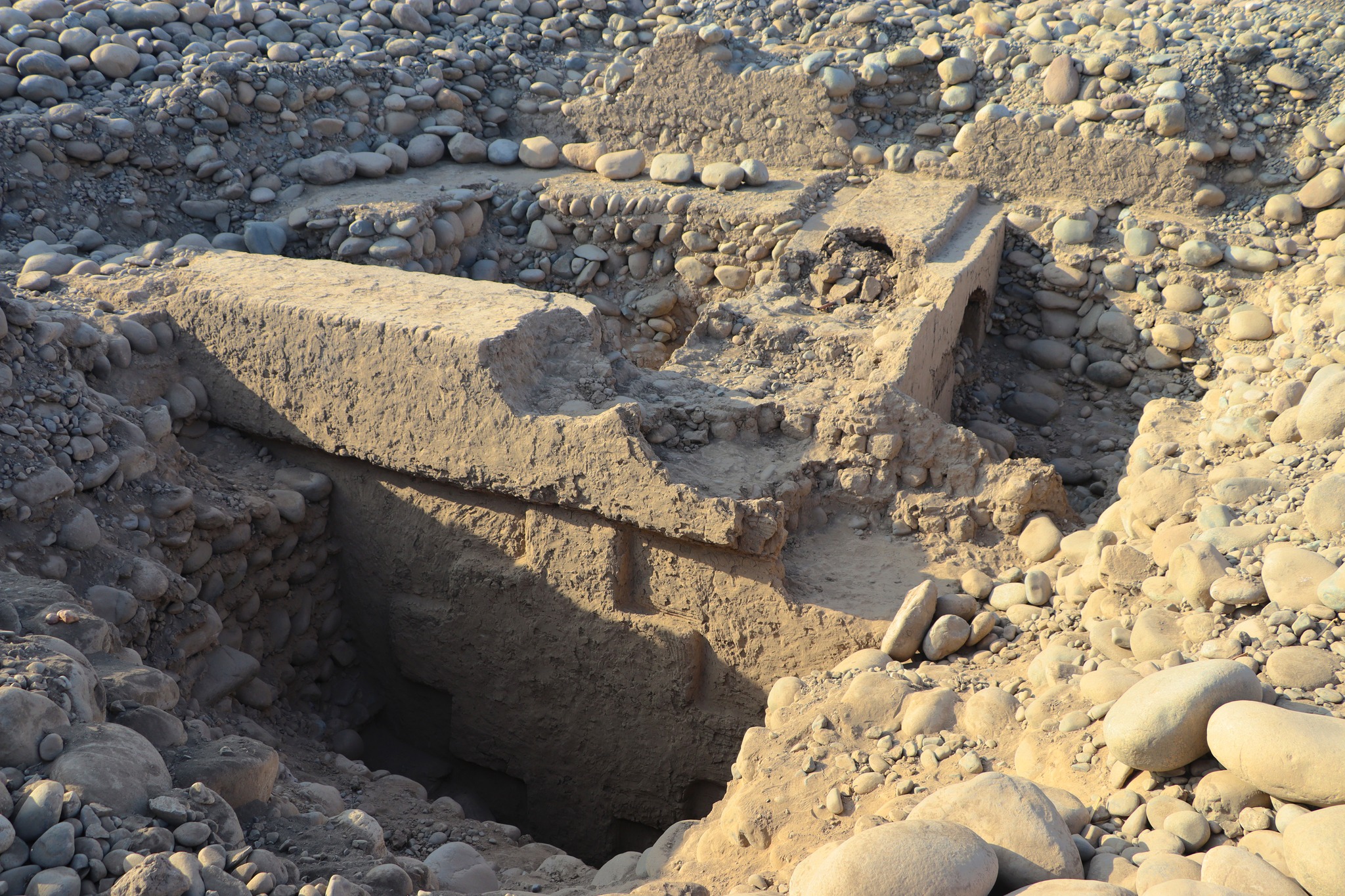 Regidores visitaron sitios arqueológicos de Macatón y Miraflores para conocer de cerca lo que requieren los arqueólogos