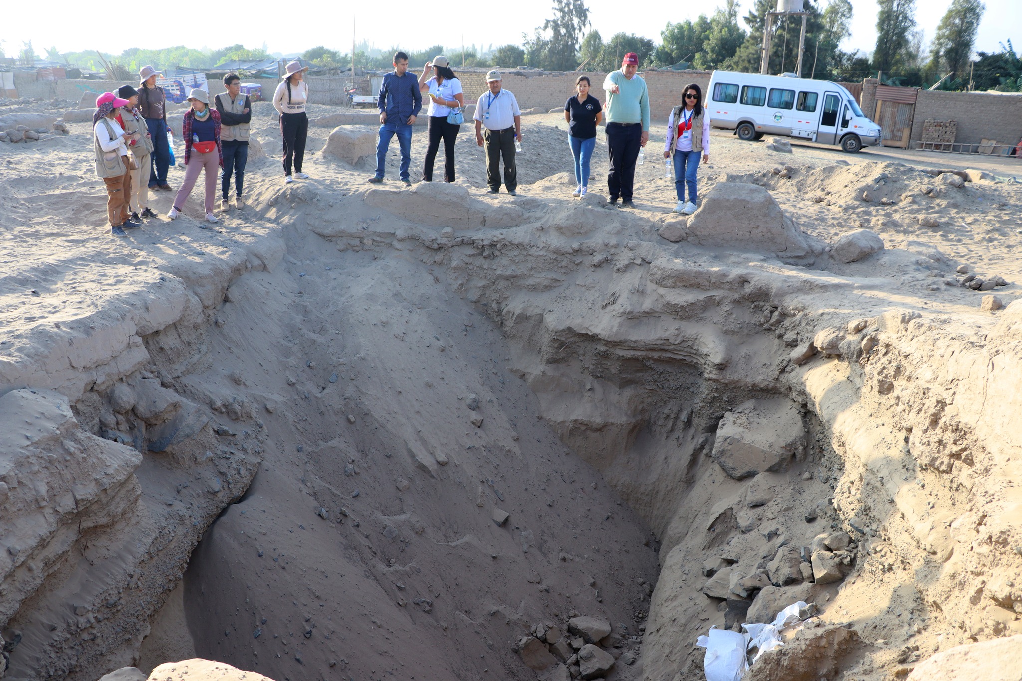 Regidores visitaron sitios arqueológicos de Macatón y Miraflores para conocer de cerca lo que requieren los arqueólogos