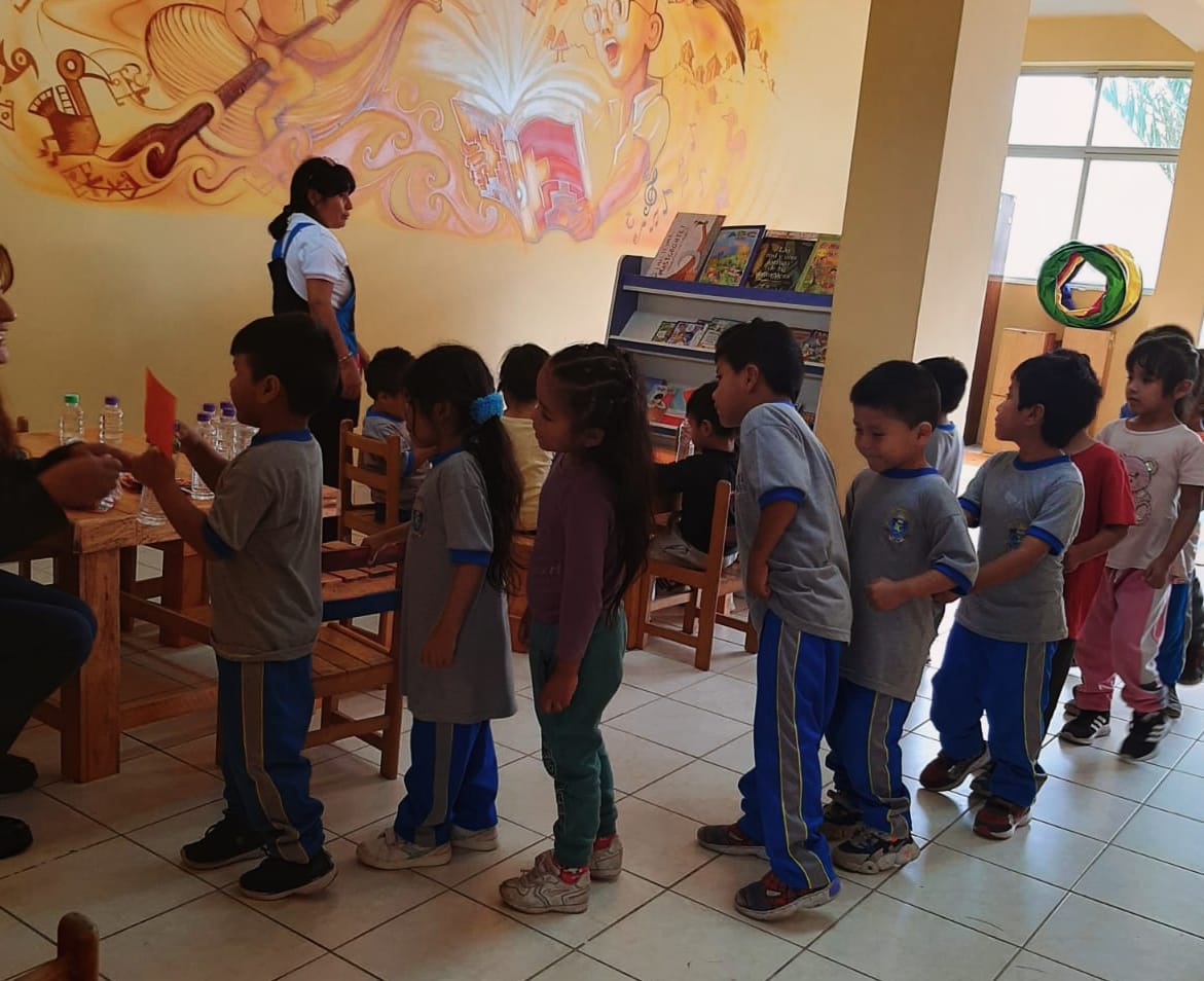 Niños y niñas del colegio "Inmaculada Concepción-Las Viñas" tuvieron su tour lúdico en la biblioteca municipal