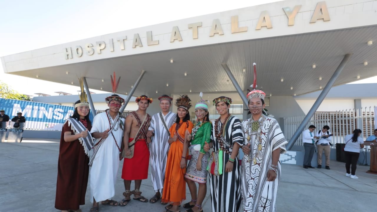 Titular del sector junto a la presidenta de la República inauguran primer hospital intercultural que beneficiará a más de 370 comunidades nativas